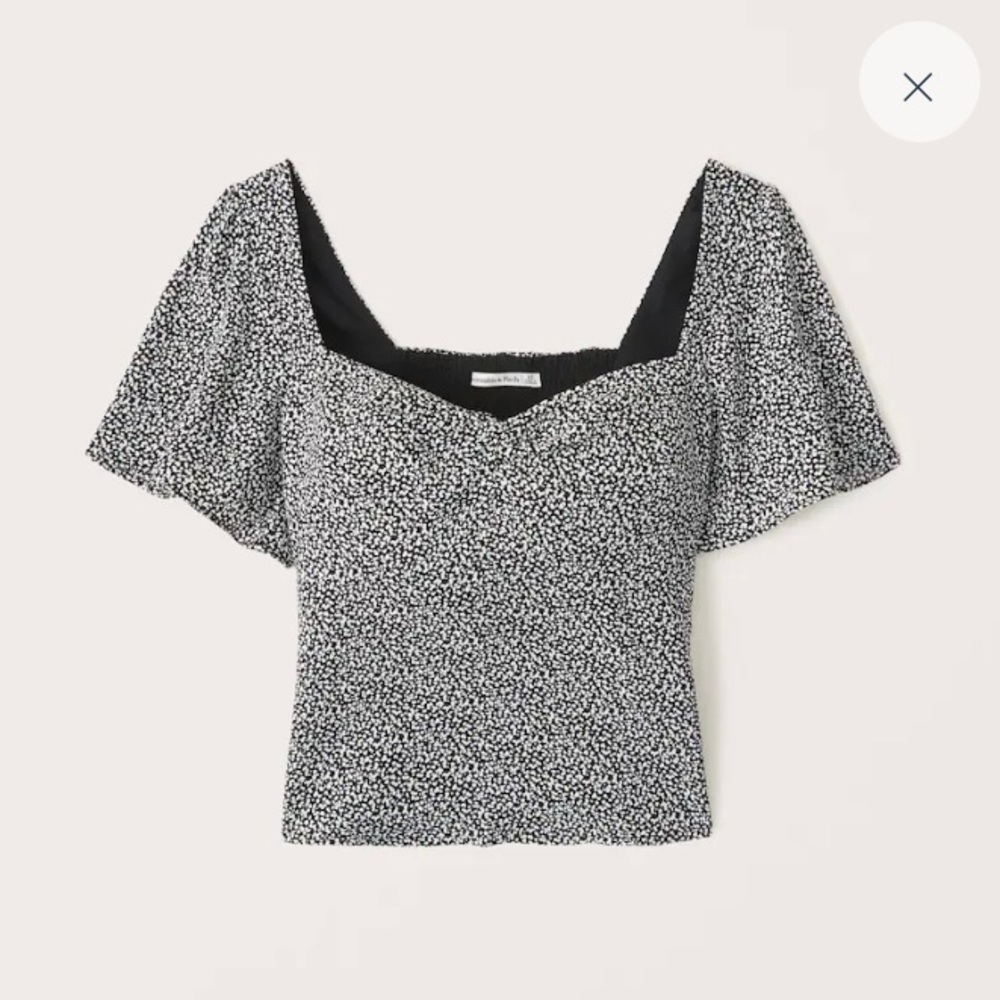 *NEW* Twist-front flutter sleeve top